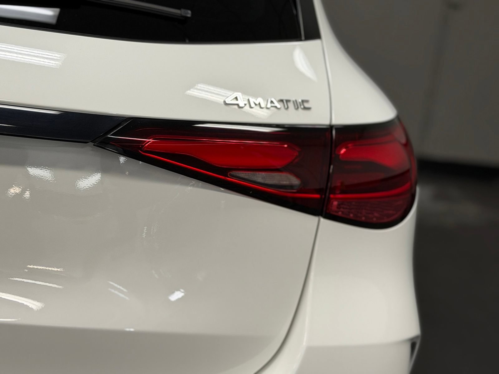 Used 2025 Mercedes-Benz GLC 350e 4MATIC image 14