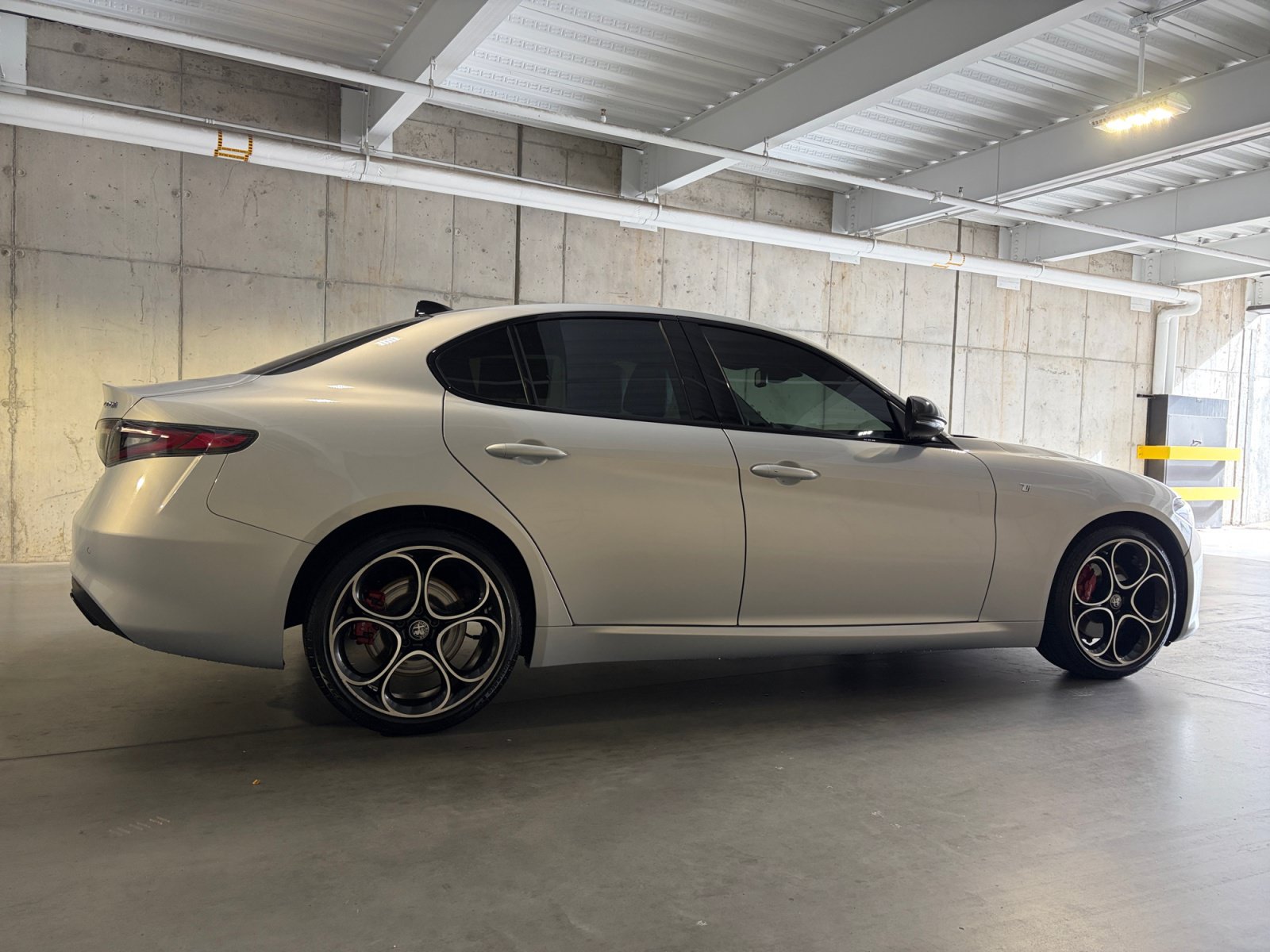 Used 2024 Alfa Romeo Giulia Ti AWD/4WD image 8