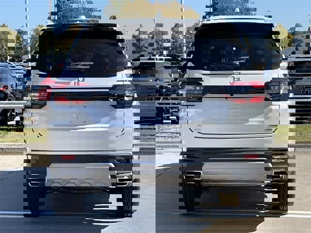 New 2025 Honda Pilot Touring image 5