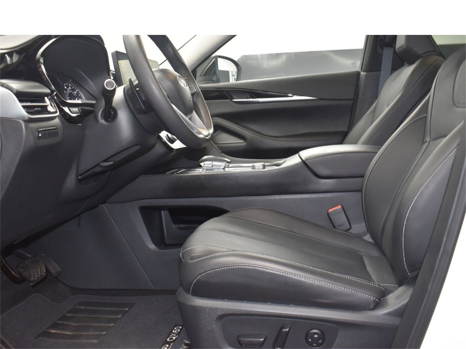 Certified 2025 INFINITI QX60 Pure image 12