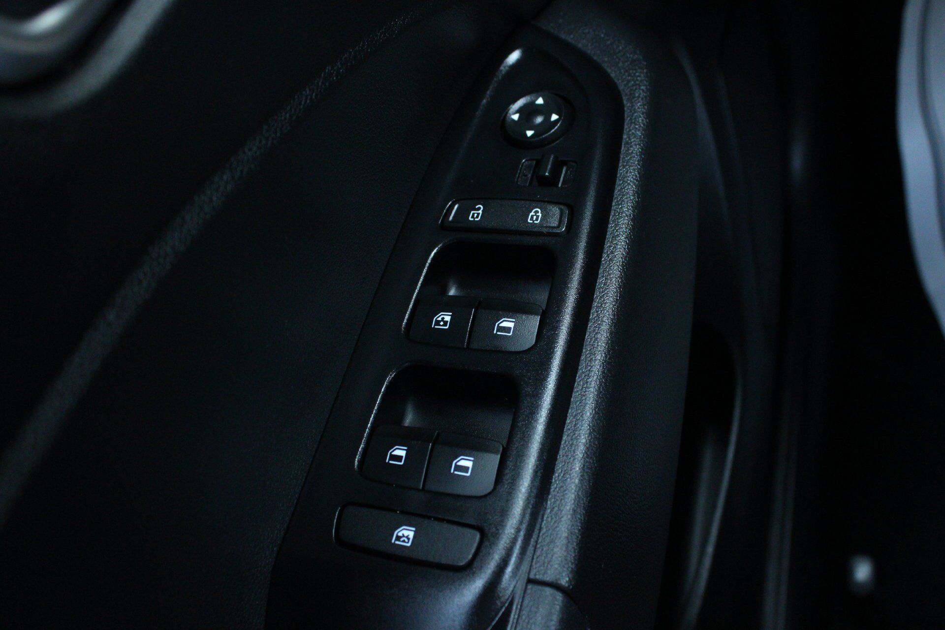 Used 2025 Hyundai Venue SEL FWD image 22