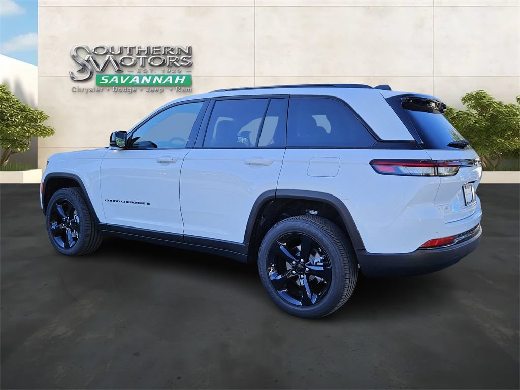 New 2025 Jeep Grand Cherokee Altitude RWD image 3
