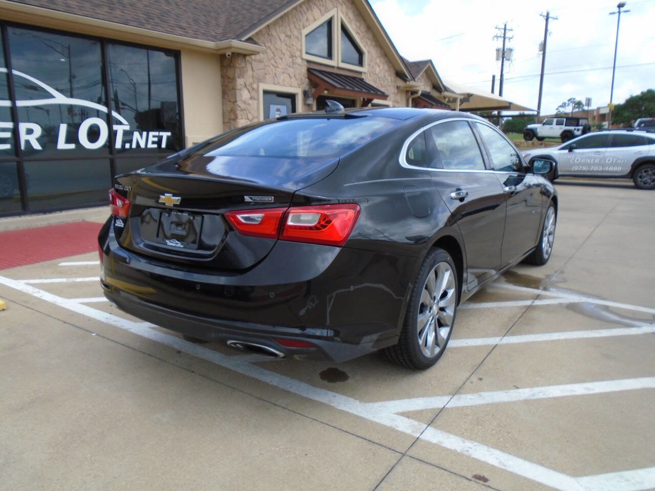 Used 2018 Chevrolet Malibu Premier w/ Premier Sun and Wheel Package FWD image 8