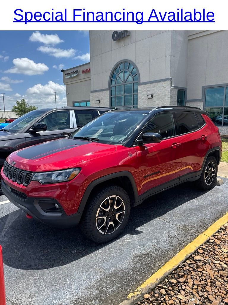Used 2025 Jeep Compass Trailhawk AWD/4WD image 1