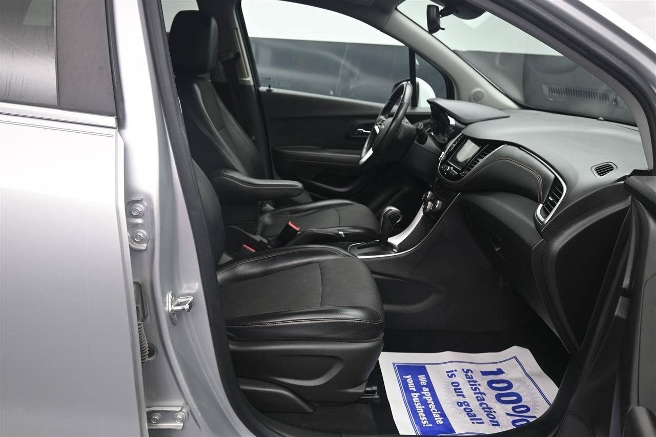 Used 2018 Chevrolet Trax LT w/ LT Convenience Package FWD image 9