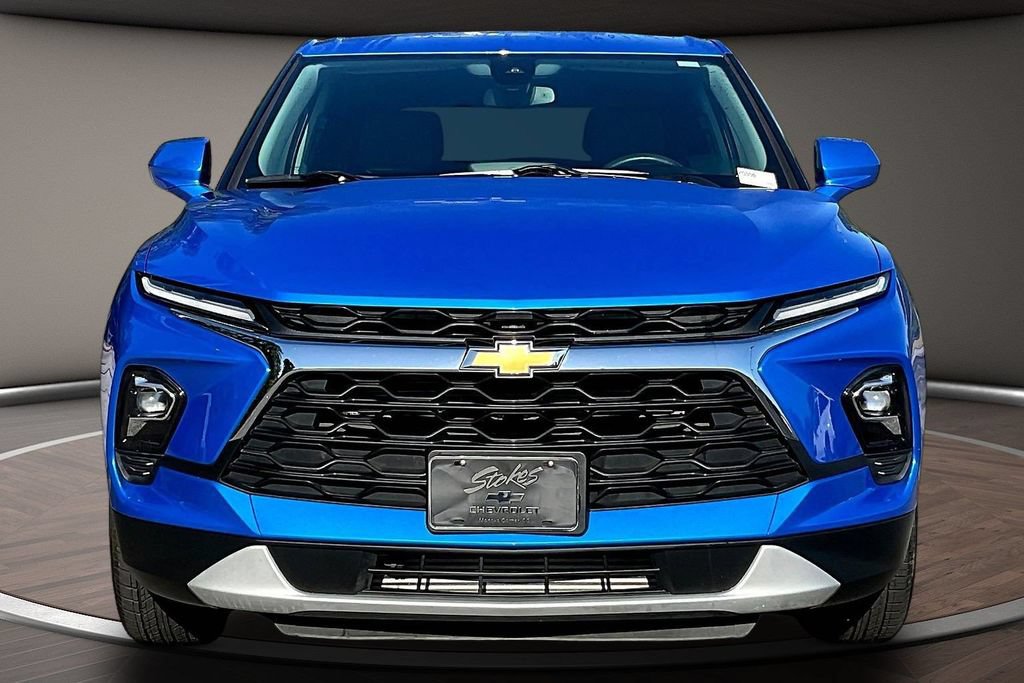 Used 2025 Chevrolet Blazer LT AWD/4WD image 2