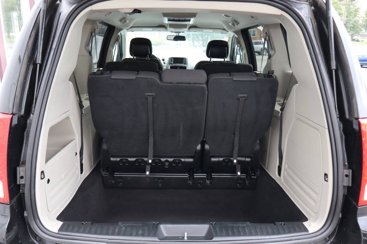 Used 2017 Dodge Grand Caravan SE w/ Power Window Group FWD image 4