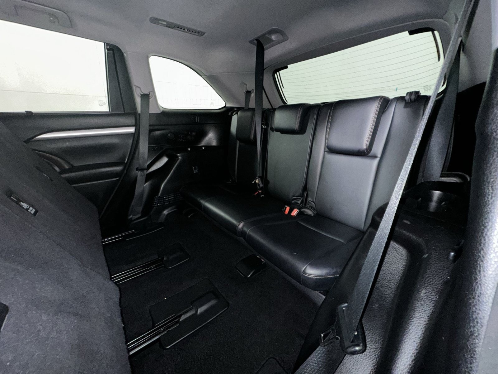 Used 2017 Toyota Highlander XLE AWD/4WD image 26