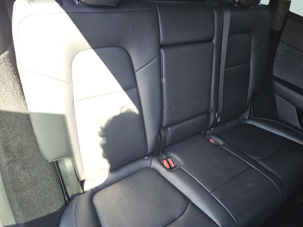Used 2023 Tesla Model Y Long Range AWD/4WD image 28