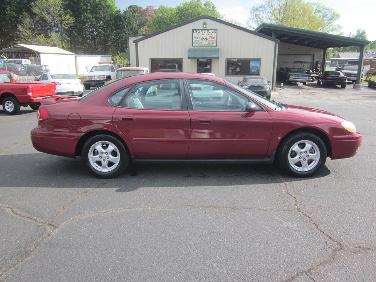 Used 2005 Ford Taurus SE FWD image 5