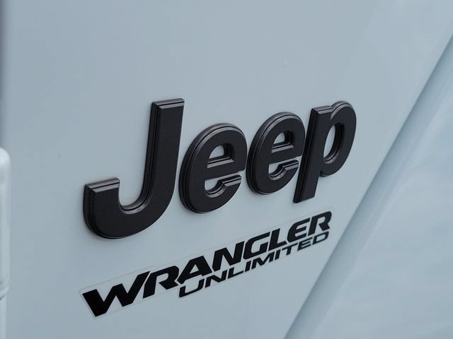 Used 2018 Jeep Wrangler Unlimited Sahara w/ Quick Order Package 24M Moab AWD/4WD image 8