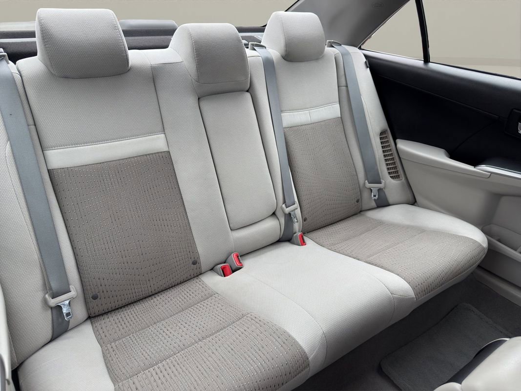Used 2013 Toyota Camry LE image 19