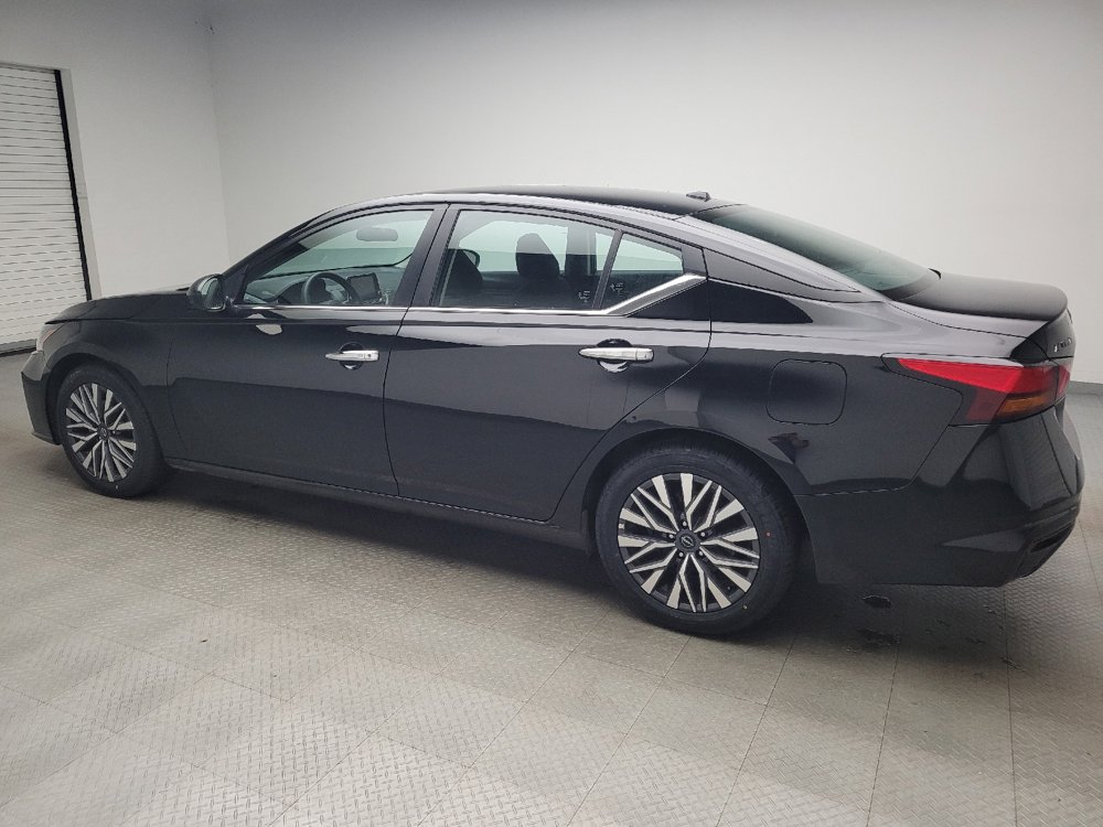 Used 2025 Nissan Altima 2.5 SV FWD image 3