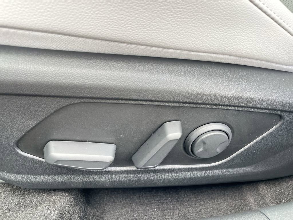 New 2025 Hyundai Elantra Limited image 37