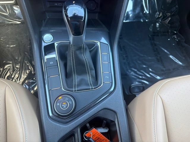 Used 2023 Volkswagen Tiguan SE R-Line AWD/4WD image 17