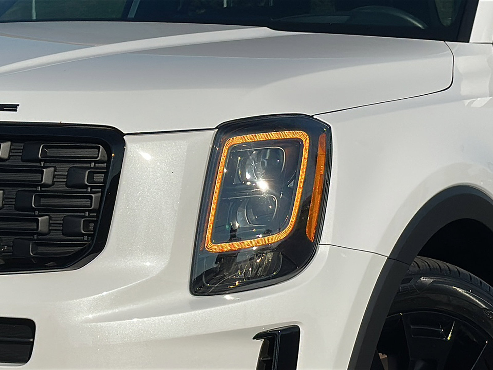 Used 2022 Kia Telluride SX w/ SX Prestige Package image 4