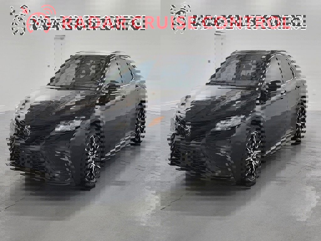 Used 2023 Toyota Camry SE image 4