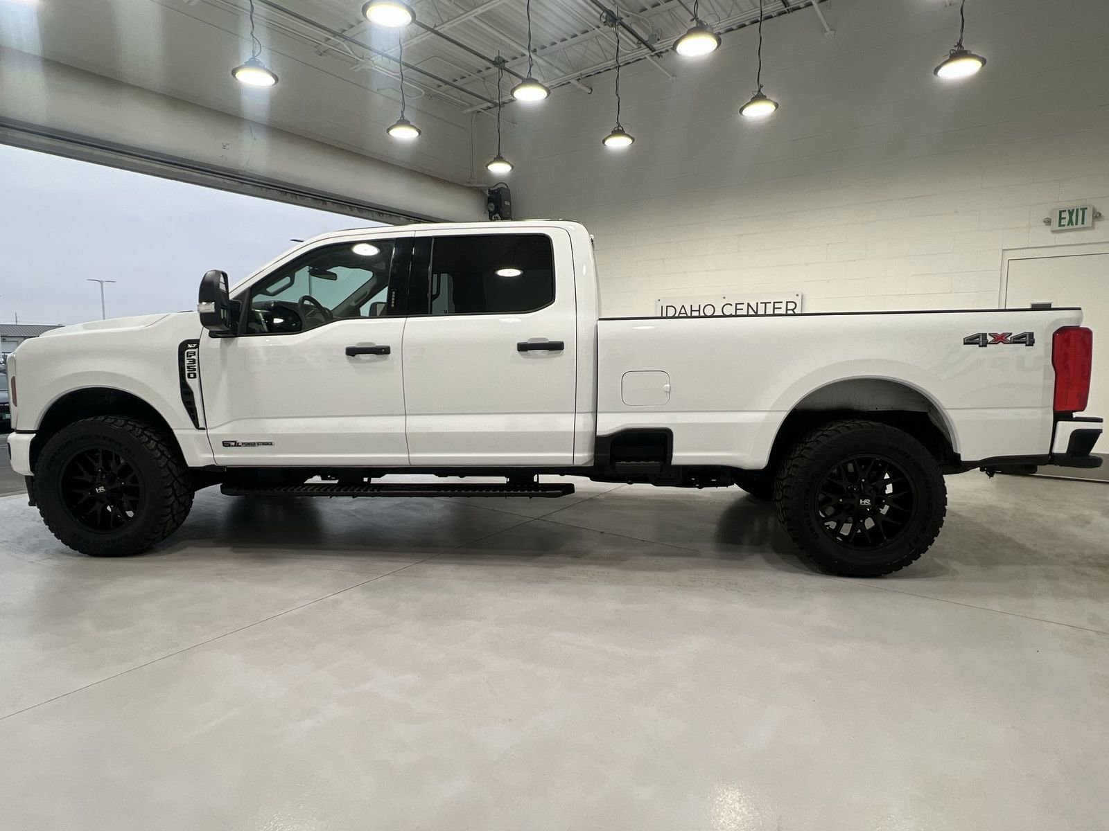 Used 2024 Ford F350 XLT image 5