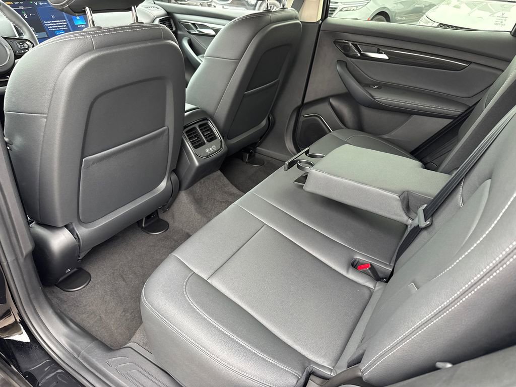 New 2025 VinFast VF 8 Eco AWD/4WD image 18