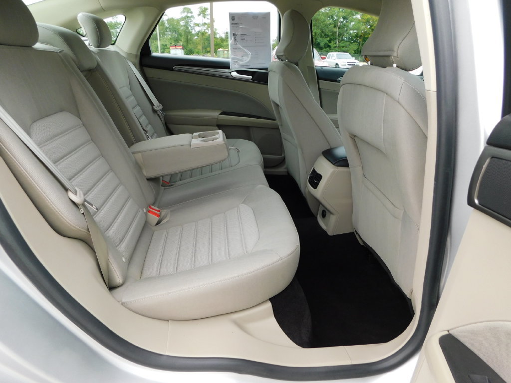 Used 2019 Ford Fusion SE FWD image 22