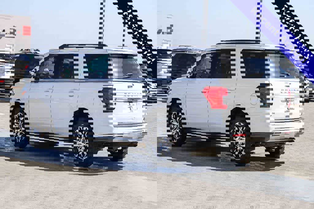 Used 2022 Ford Expedition XLT RWD image 6