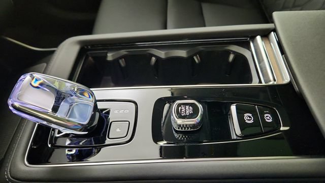 New 2026 Volvo XC90 B6 Plus w/ Protection Package Premier AWD/4WD image 17