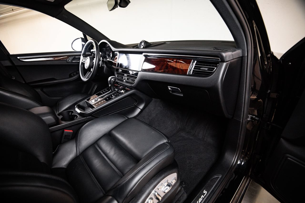 Certified 2023 Porsche Macan S AWD/4WD image 28