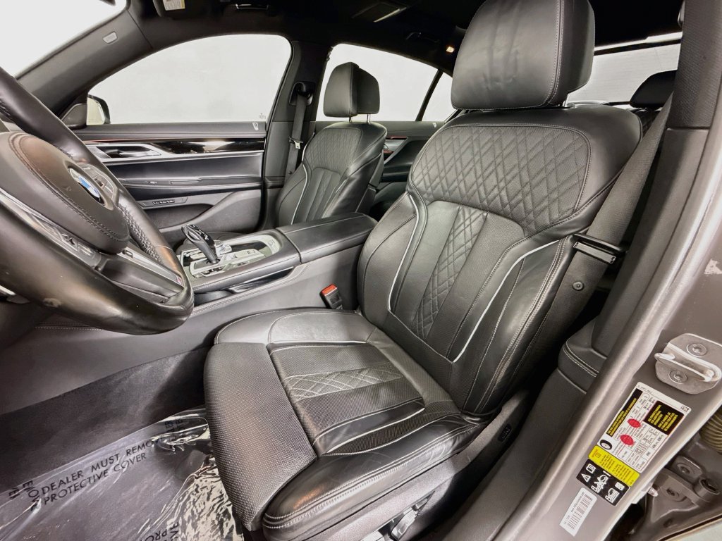 Used 2022 BMW 750i xDrive w/ M Sport Package AWD/4WD image 22