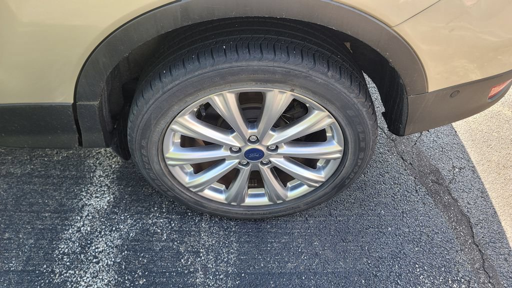 Used 2017 Ford Escape Titanium w/ Equipment Group 301A FWD image 5