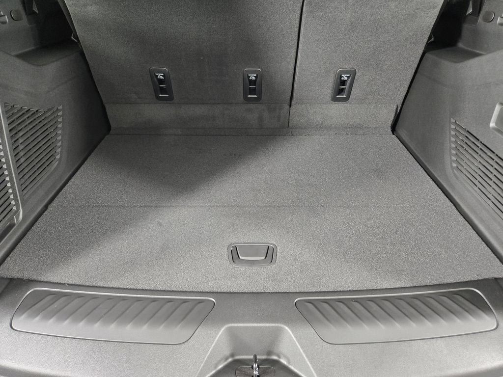 New 2026 Chevrolet Suburban LT w/ Comfort Package RWD image 36