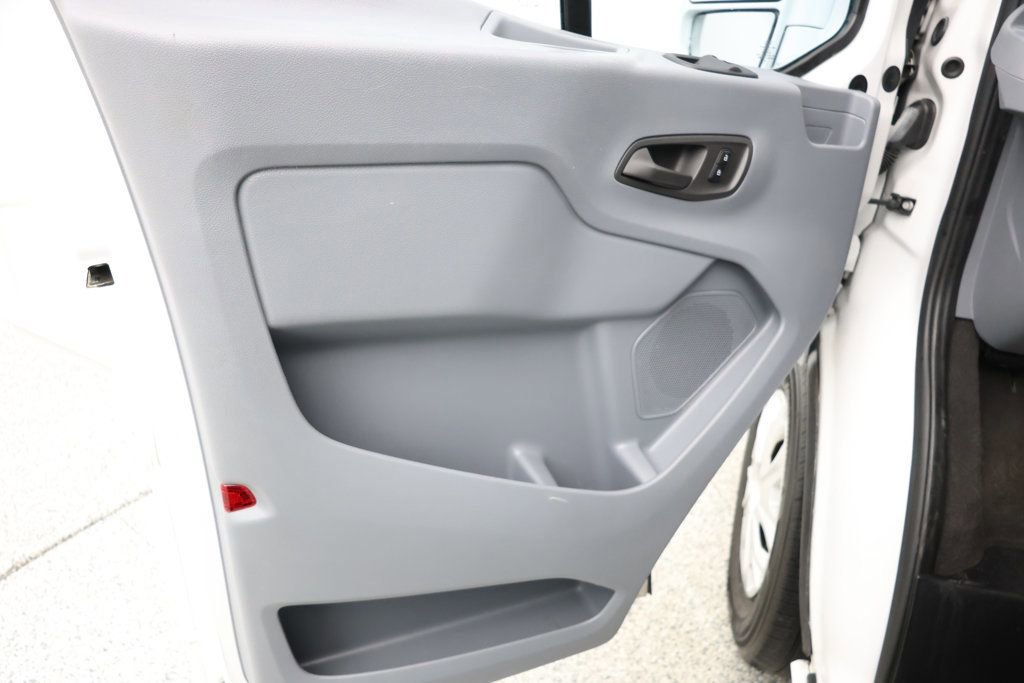 Used 2018 Ford Transit 350 XLT image 7
