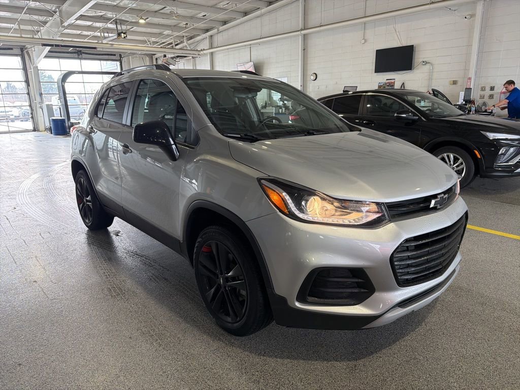 Used 2020 Chevrolet Trax LT w/ Redline Edition image 2