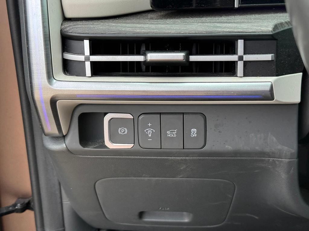 Used 2024 Hyundai Santa Fe Calligraphy FWD image 17