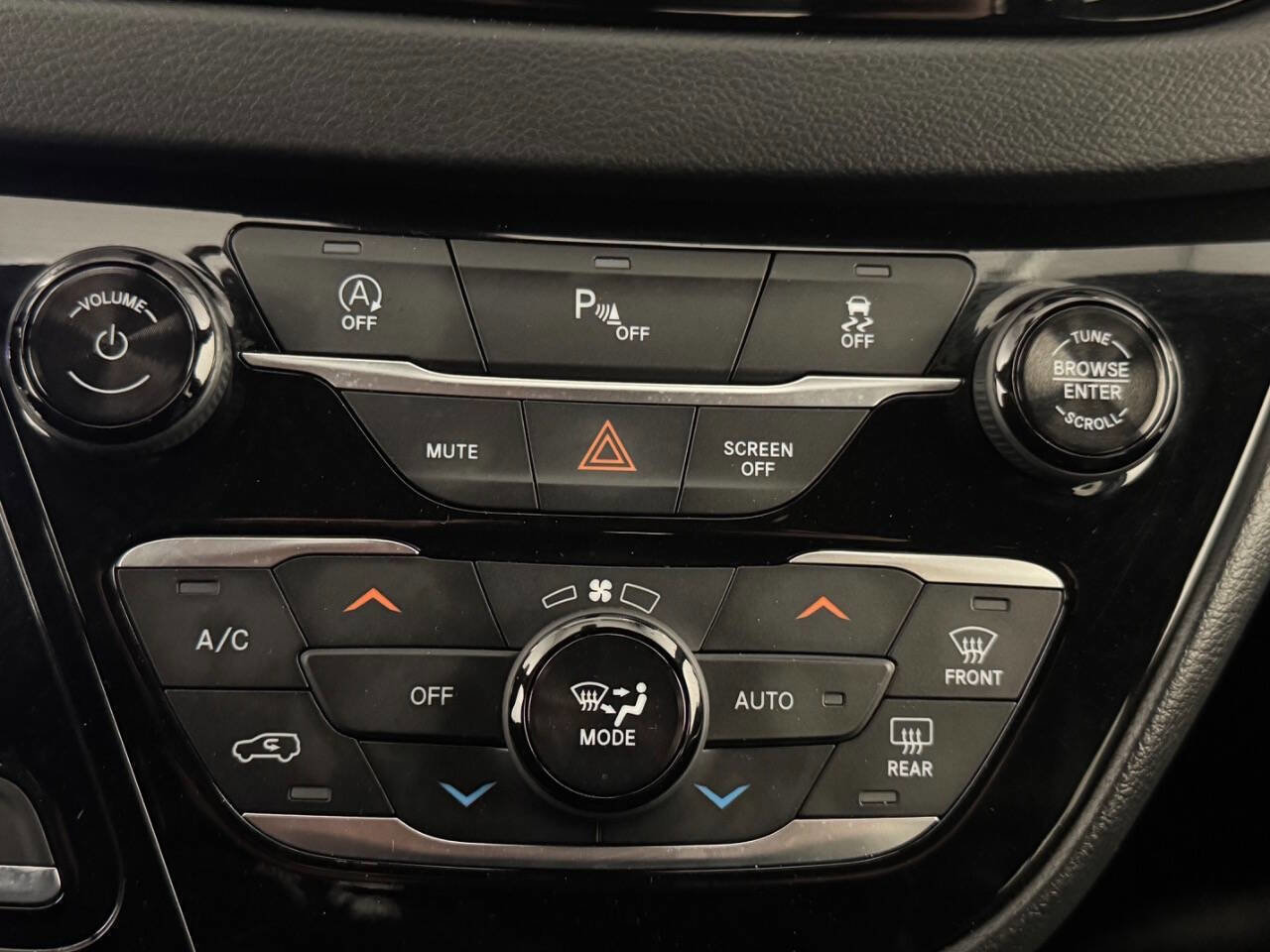 Used 2018 Chrysler Pacifica Touring-L w/ Premium Audio Group image 31