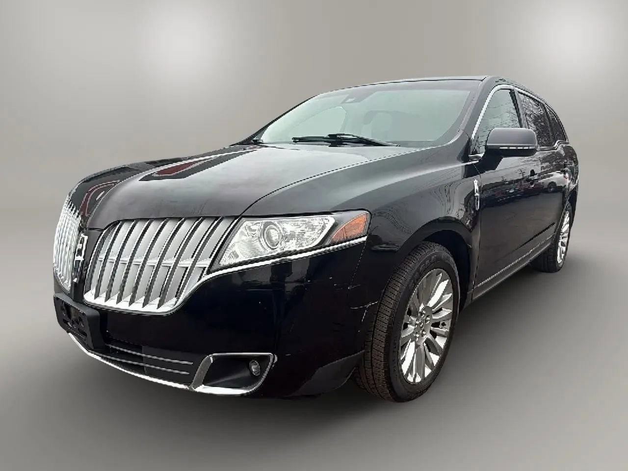 Used 2010 Lincoln MKT AWD image 1