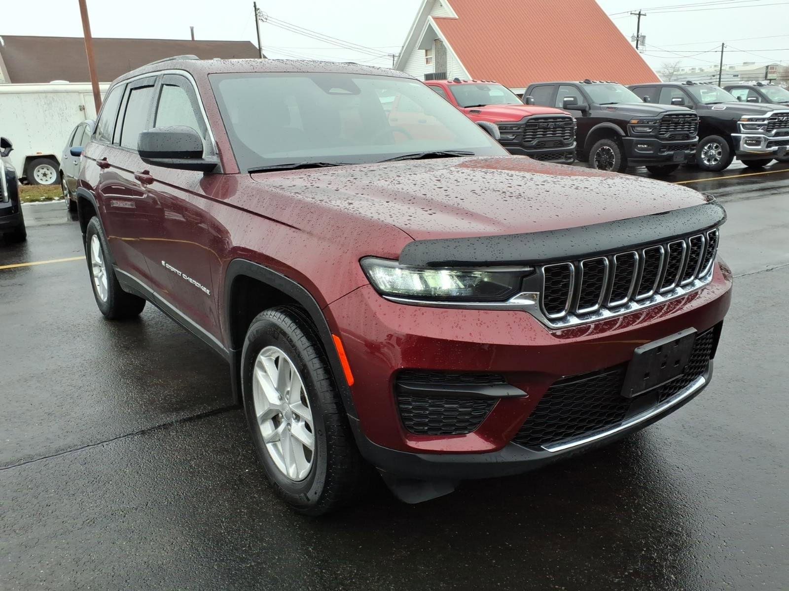 Used 2024 Jeep Grand Cherokee Laredo X w/ Luxury Tech Group I image 3
