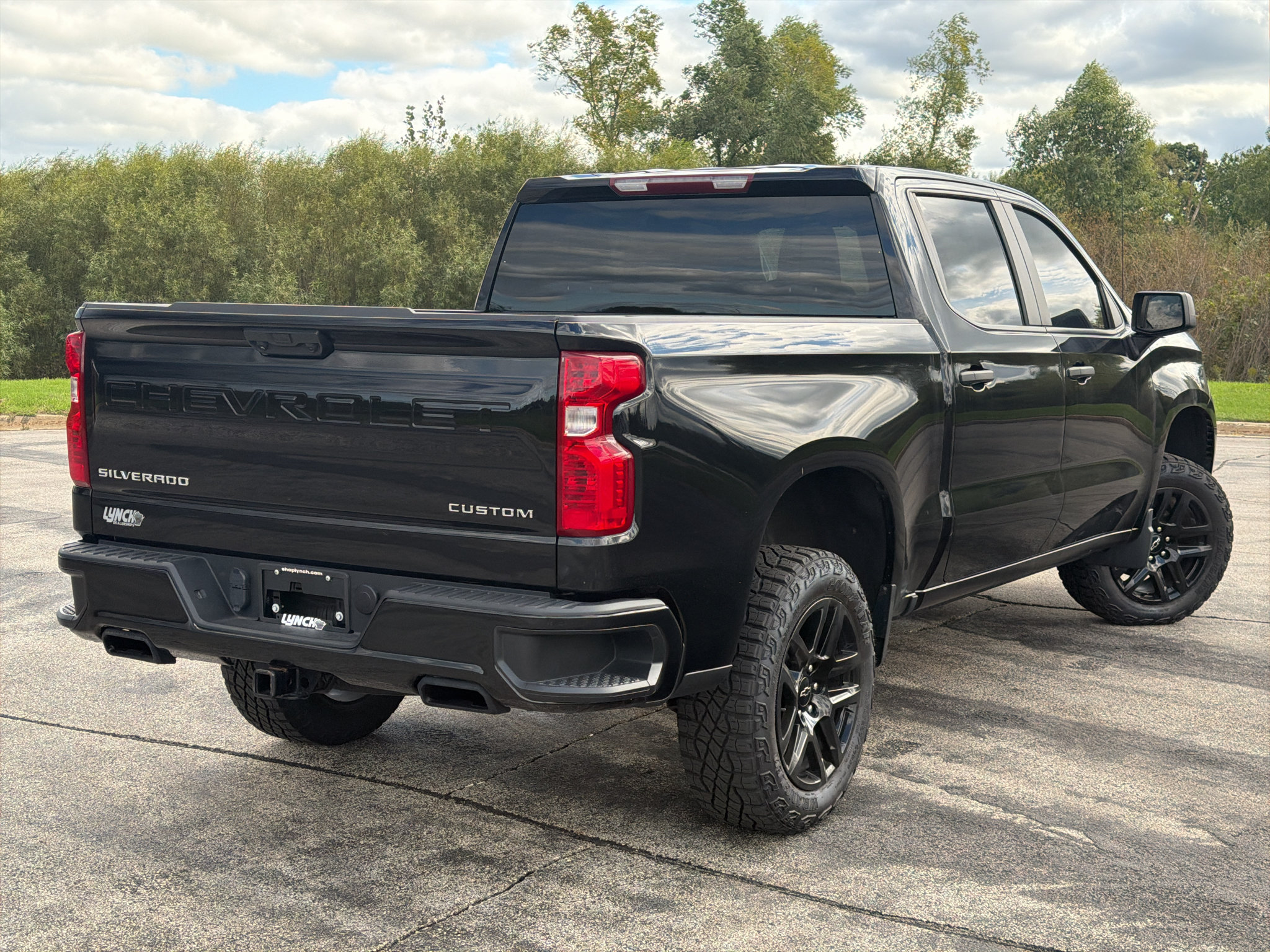Used 2023 Chevrolet Silverado 1500 Custom Trail Boss AWD/4WD image 4