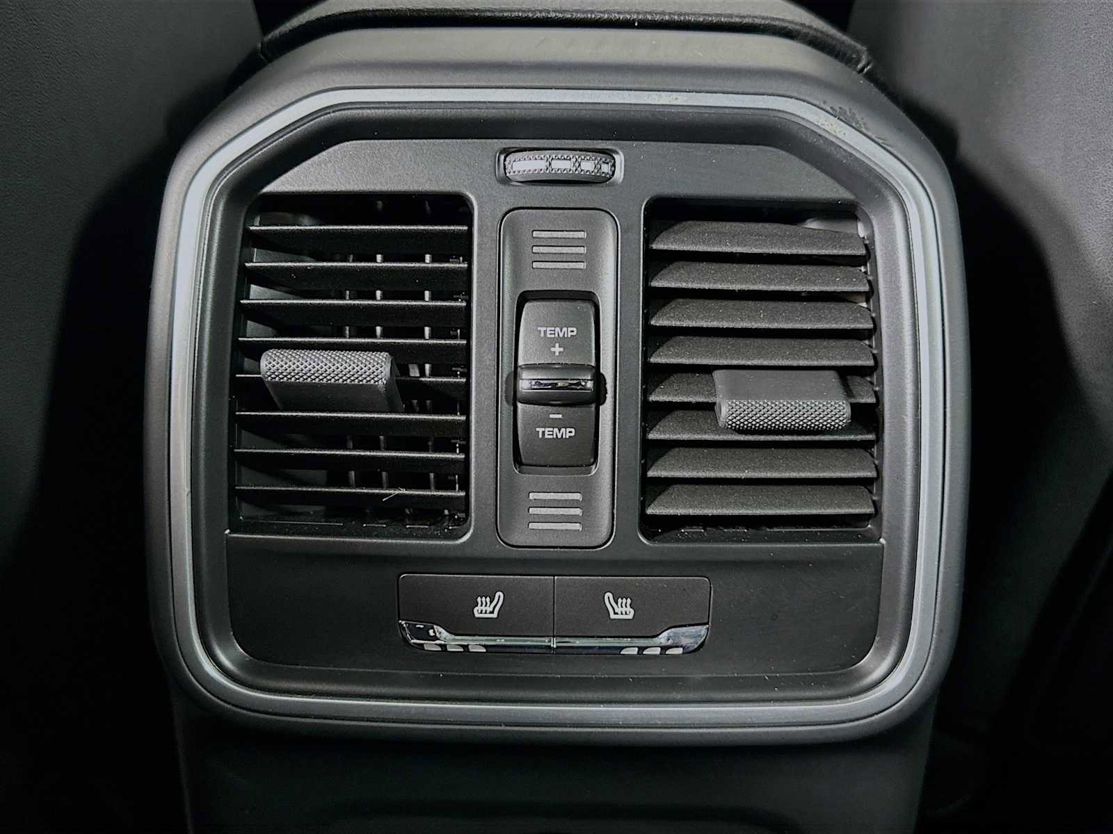 Certified 2025 Porsche Macan AWD/4WD image 27