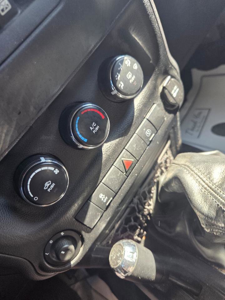 Used 2014 Jeep Wrangler Unlimited Sahara w/ Dual Top Group AWD/4WD image 23