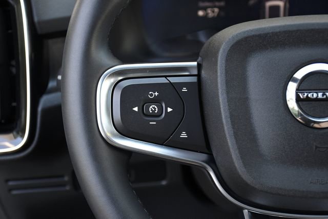 Used 2023 Volvo XC40 Recharge Plus image 8