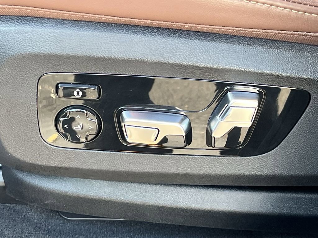 Certified 2024 BMW X7 xDrive40i image 12