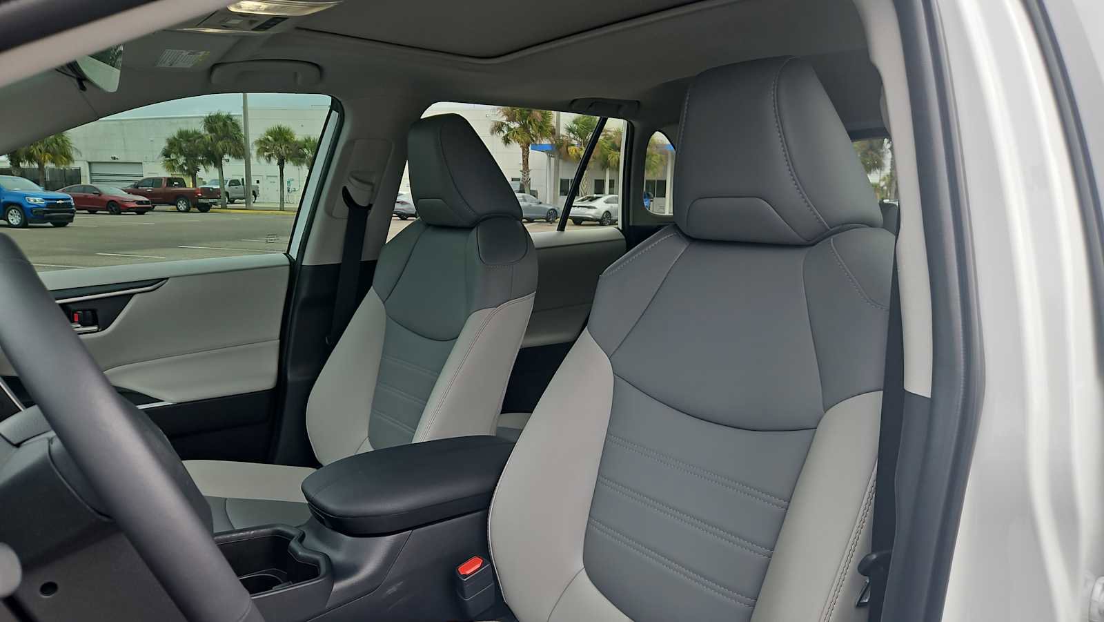 Used 2025 Toyota RAV4 XLE Premium image 13