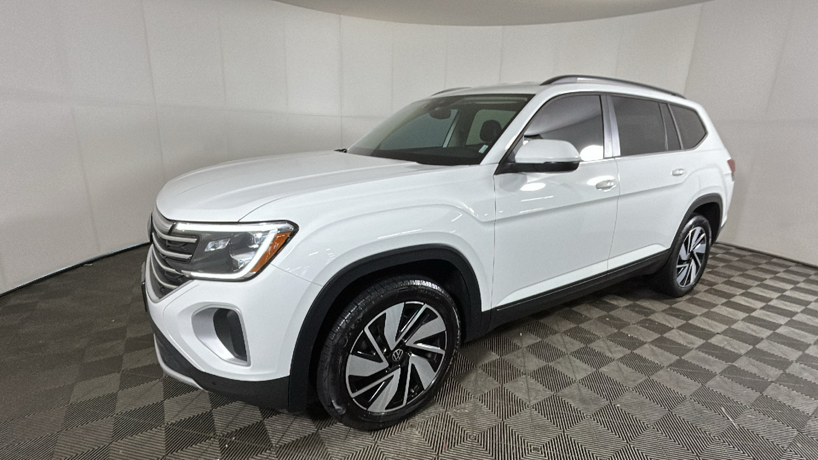 Used 2025 Volkswagen Atlas SE AWD/4WD image 6