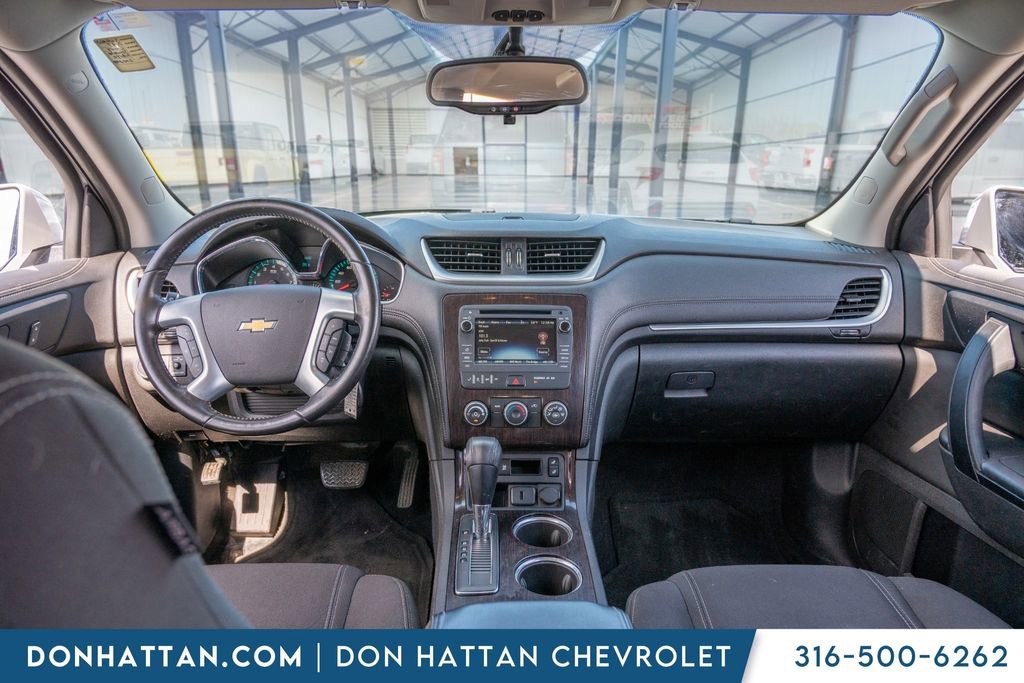 Used 2017 Chevrolet Traverse LT w/ Style and Technology Package image 3