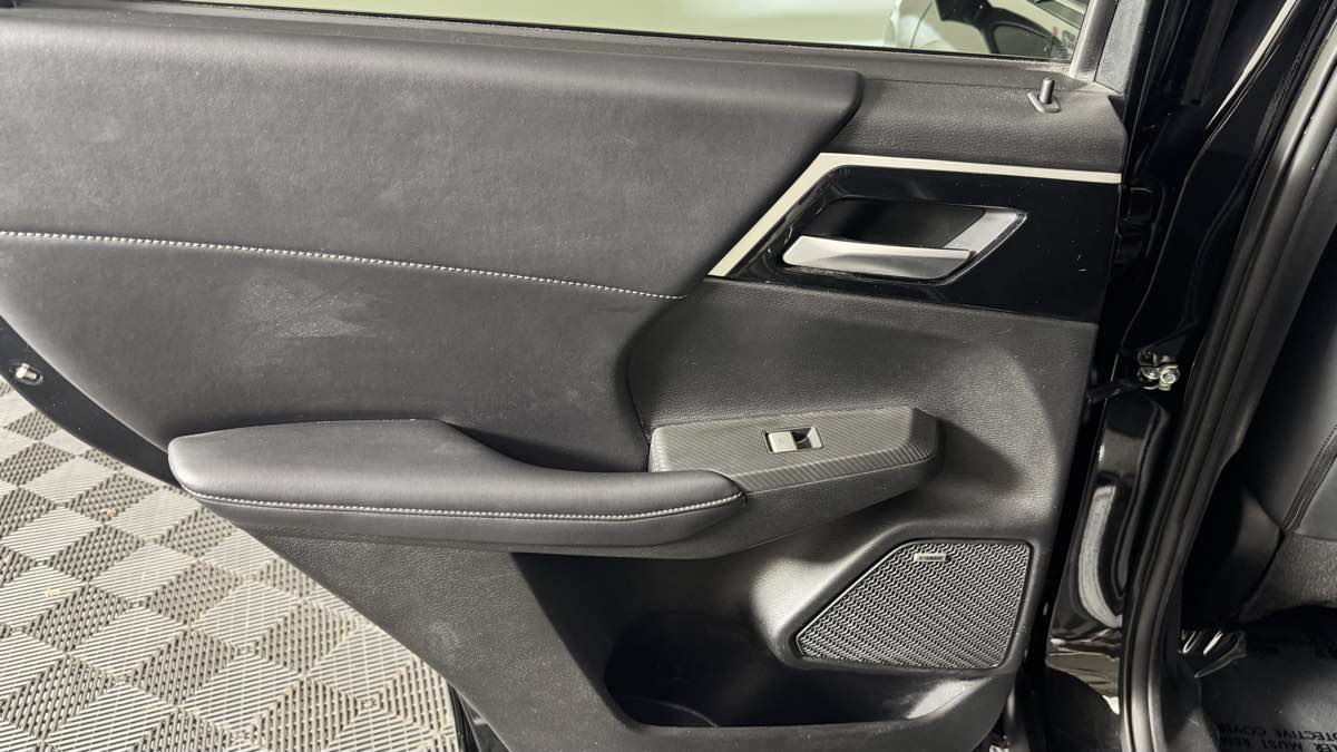 Used 2025 Mitsubishi Outlander SE FWD image 27