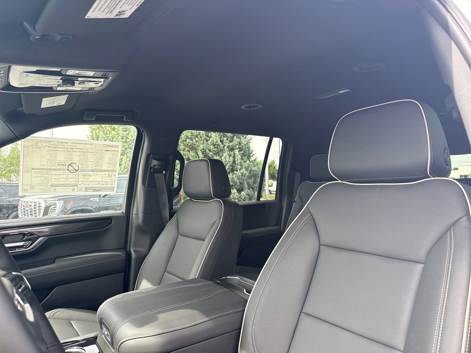 New 2026 GMC Yukon XL Elevation w/ LPO, Elevation Black Package AWD/4WD image 12