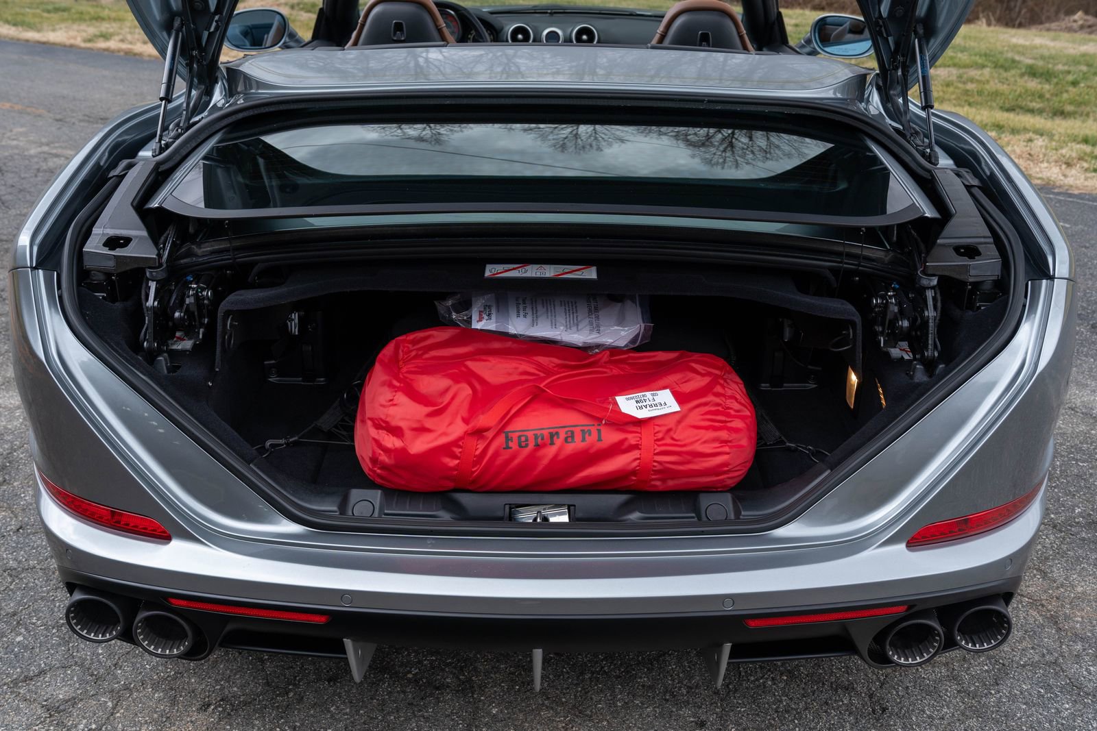 Used 2017 Ferrari California T image 13