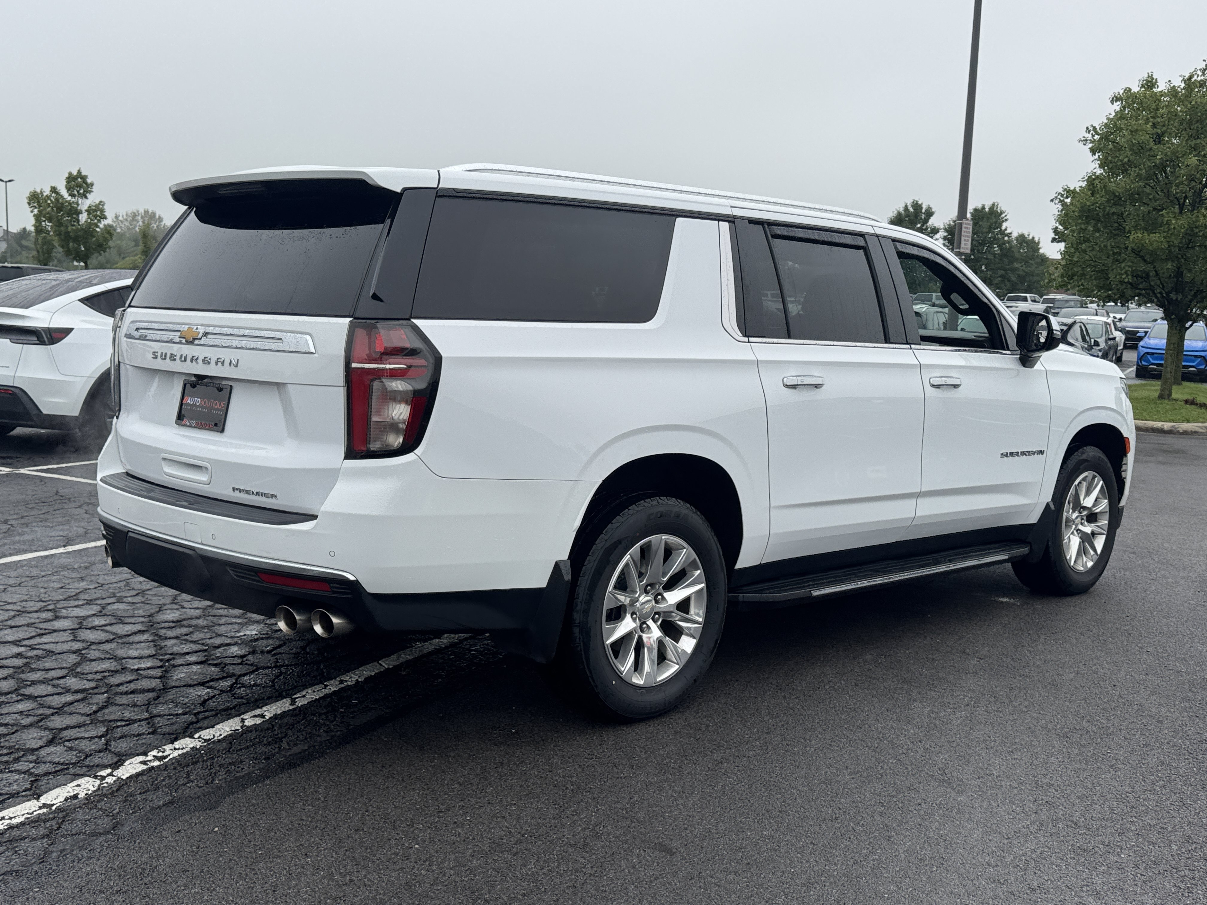 Used 2022 Chevrolet Suburban Premier AWD/4WD image 12