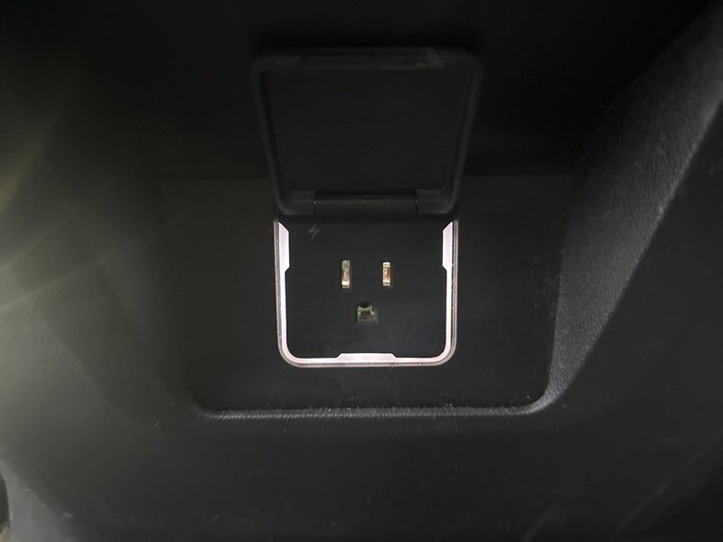 Used 2021 Chevrolet Suburban RST w/ Luxury Package image 43