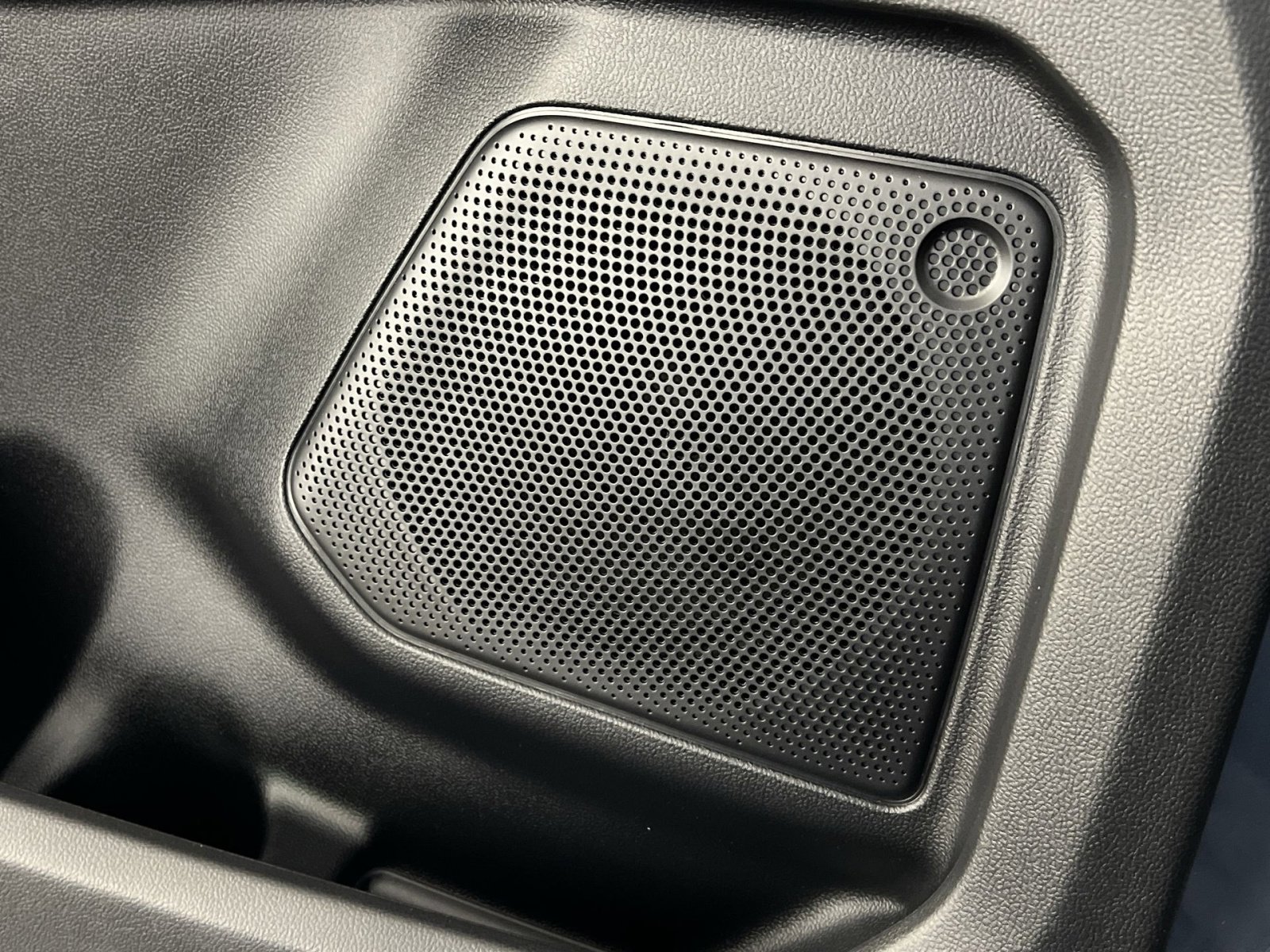 Used 2025 Ford Escape Active image 34